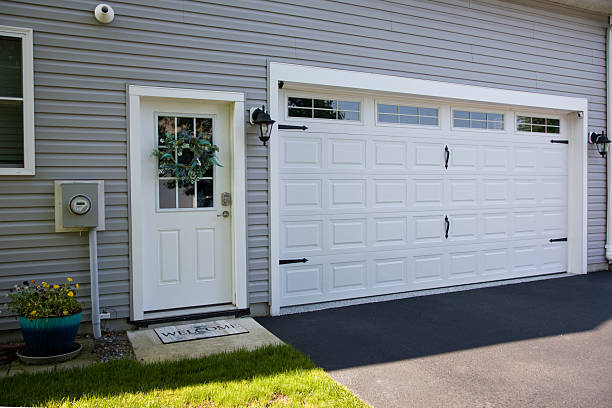 24/7 Emergency Garage Door Panel Replacement experts in Escobares, TX